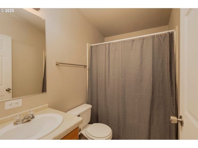 20248 HIGHWAY 213 2, Oregon City, OR 97045