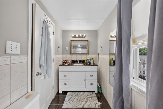 8 Gilman Street, Worcester, MA 01605