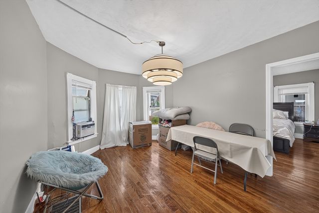 8 Gilman Street, Worcester, MA 01605