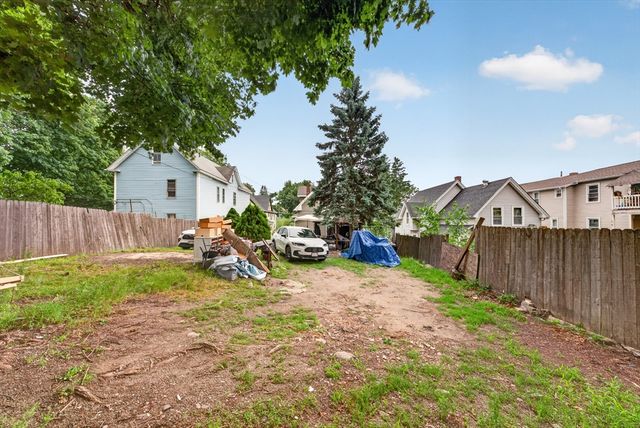 8 Gilman Street, Worcester, MA 01605