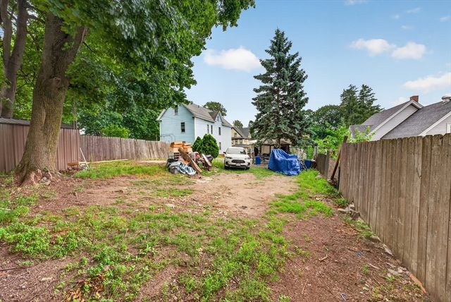 8 Gilman Street, Worcester, MA 01605