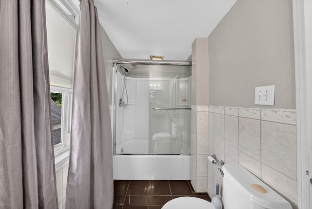 8 Gilman Street, Worcester, MA 01605