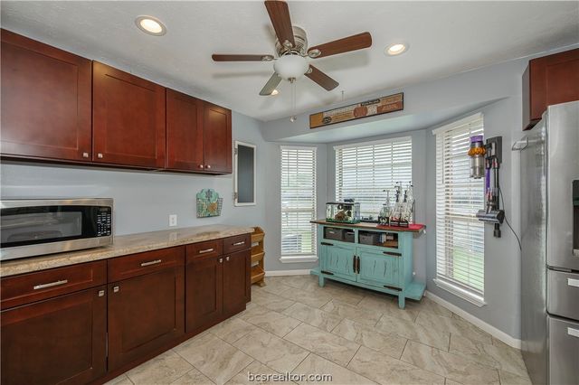 2009 Cobblestone Lane, Bryan, TX 77807