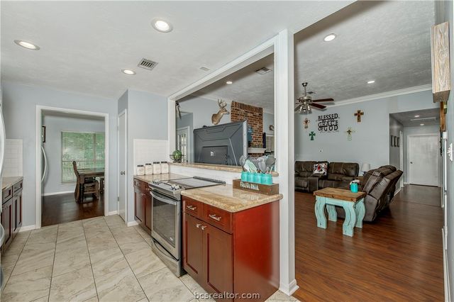 2009 Cobblestone Lane, Bryan, TX 77807