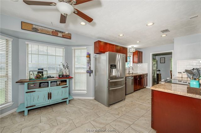 2009 Cobblestone Lane, Bryan, TX 77807
