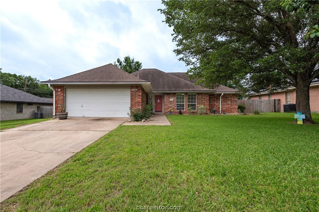 2009 Cobblestone Lane, Bryan, TX 77807