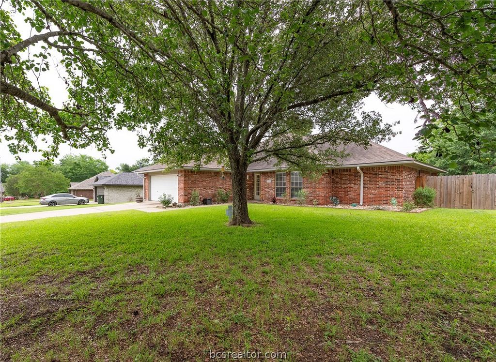 2009 Cobblestone Lane, Bryan, TX 77807 — photo 2