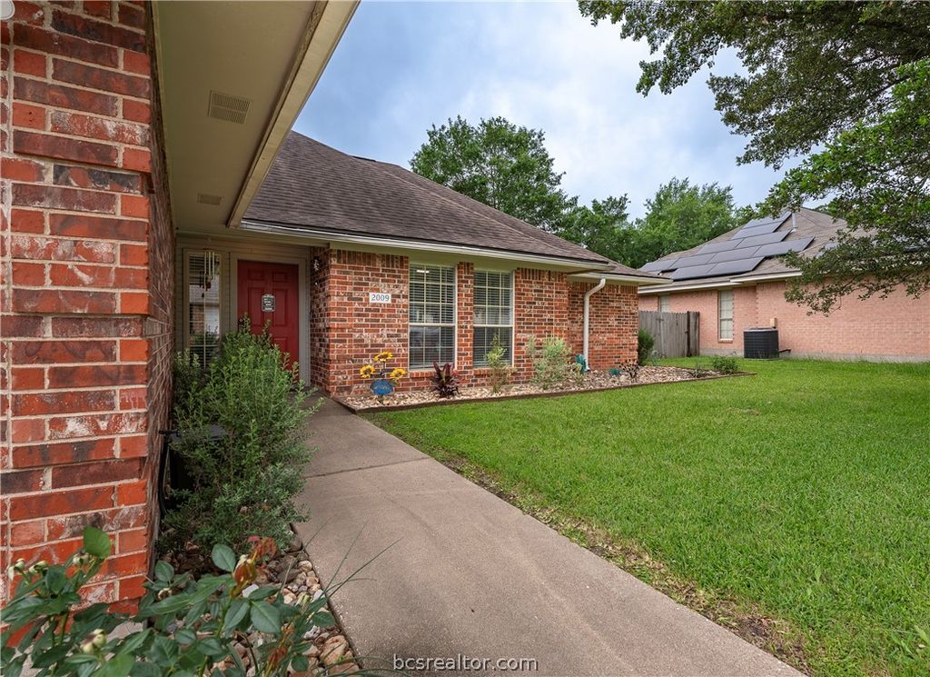2009 Cobblestone Lane, Bryan, TX 77807 — photo 3