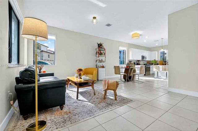 4426 NW 83rd Pkwy, Doral, FL 33166