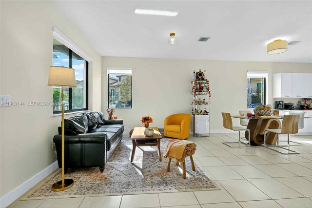 4426 NW 83rd Pkwy, Doral, FL 33166