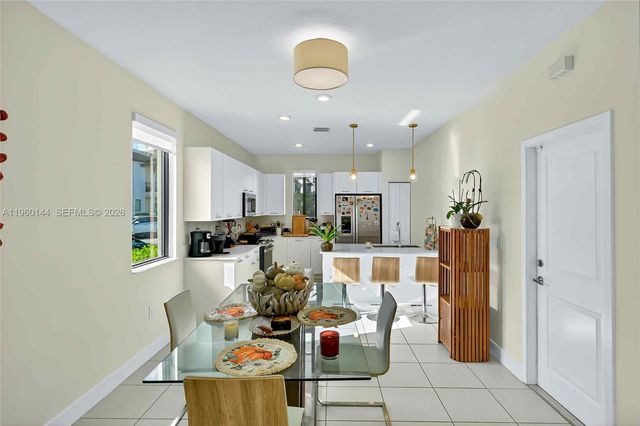 4426 NW 83rd Pkwy, Doral, FL 33166