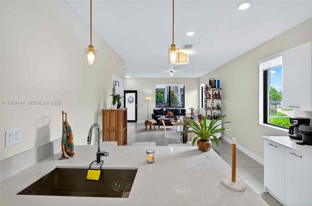 4426 NW 83rd Pkwy, Doral, FL 33166