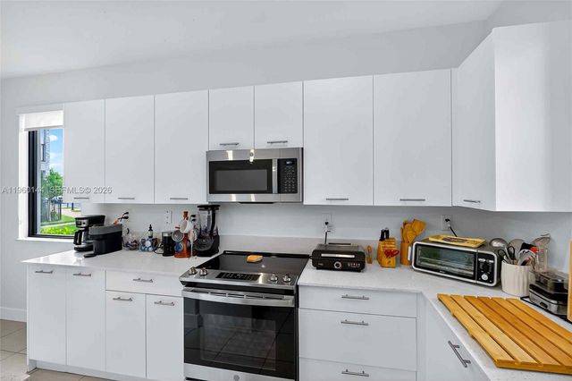 4426 NW 83rd Pkwy, Doral, FL 33166