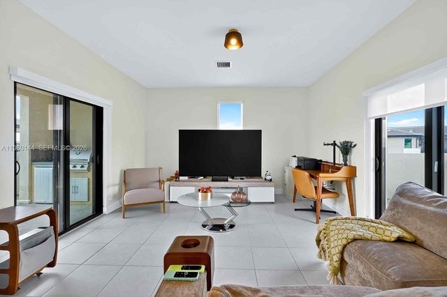 4426 NW 83rd Pkwy, Doral, FL 33166