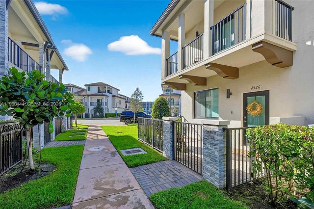 4426 NW 83rd Pkwy, Doral, FL 33166