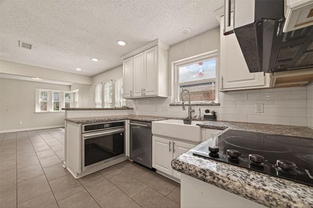 14507 Ravenhurst Lane, Houston, TX 77070