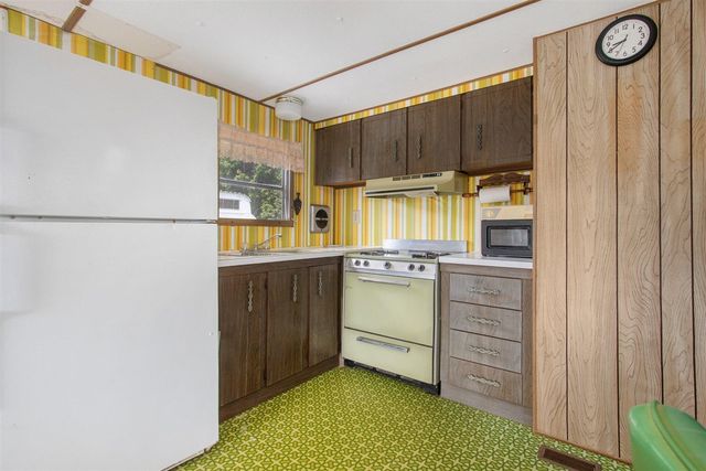 6662 Lorne Drive, Pentwater, MI 49449