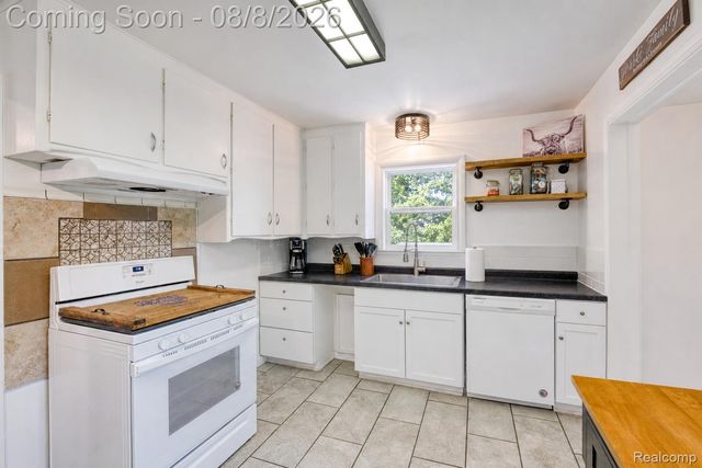 1412 Morningdove Road, Wixom, MI 48393