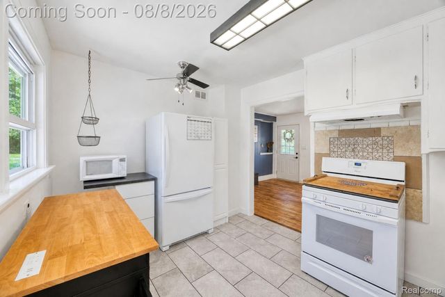 1412 Morningdove Road, Wixom, MI 48393