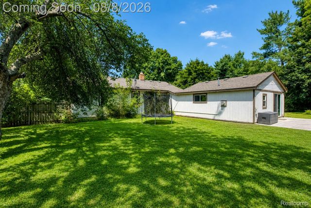 1412 Morningdove Road, Wixom, MI 48393