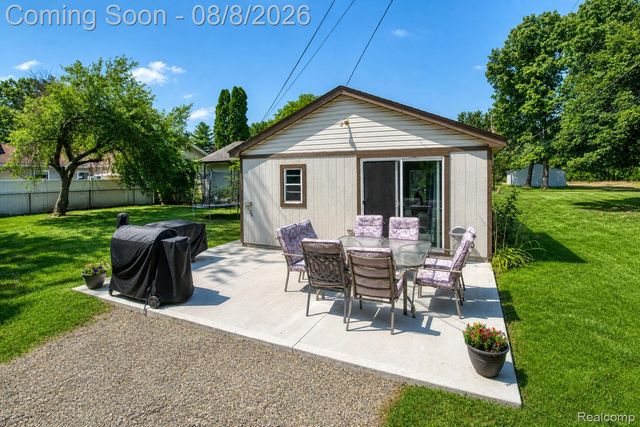 1412 Morningdove Road, Wixom, MI 48393
