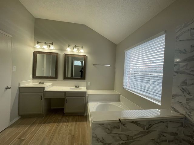 7709 Amsterdam Lane, Arlington, TX 76002