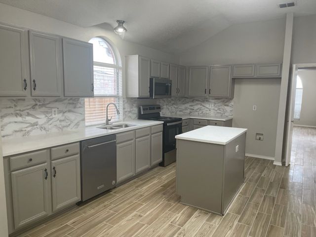 7709 Amsterdam Lane, Arlington, TX 76002