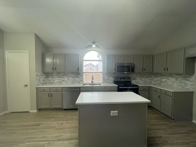 7709 Amsterdam Lane, Arlington, TX 76002