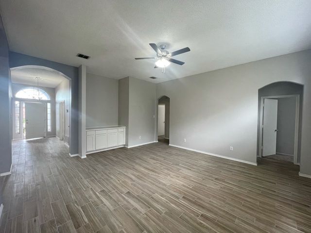 7709 Amsterdam Lane, Arlington, TX 76002