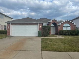 7709 Amsterdam Lane, Arlington, TX 76002