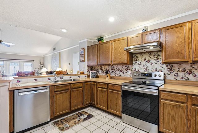 9727 FOX CHAPEL ROAD, Tampa, FL 33647