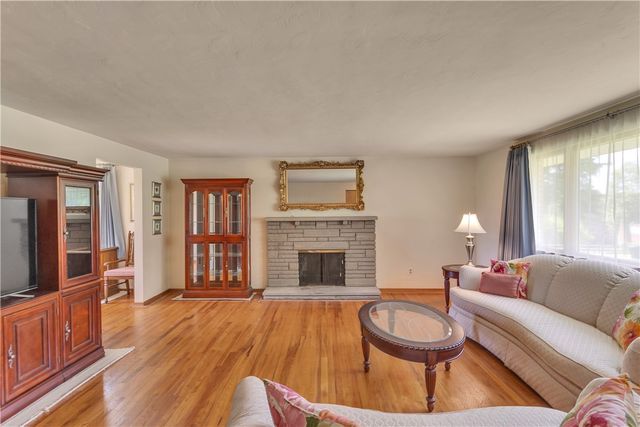 115 Montgomery Dr, Pine Twp, PA 15090