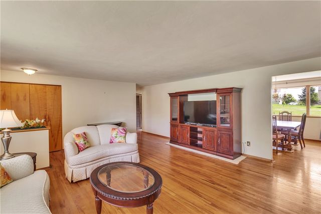 115 Montgomery Dr, Pine Twp, PA 15090