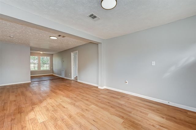 7946 Jutland Road, Houston, TX 77033