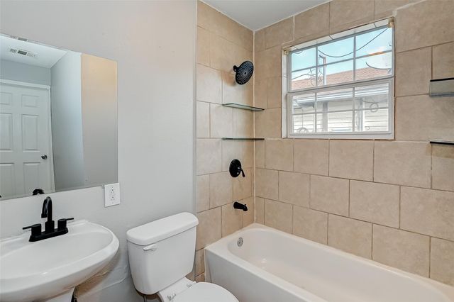 7946 Jutland Road, Houston, TX 77033