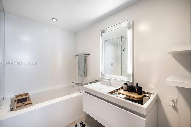 6799 Collins Ave LPH01 & LPH02, Miami Beach, FL 33141