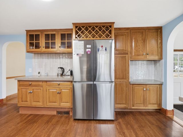 45 Campmeeting Rd, Topsfield, MA 01983