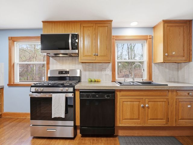 45 Campmeeting Rd, Topsfield, MA 01983