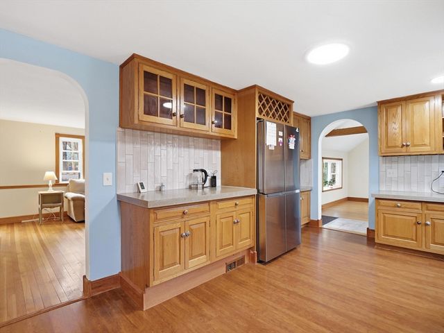 45 Campmeeting Rd, Topsfield, MA 01983