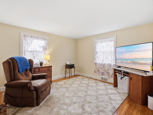 45 Campmeeting Rd, Topsfield, MA 01983