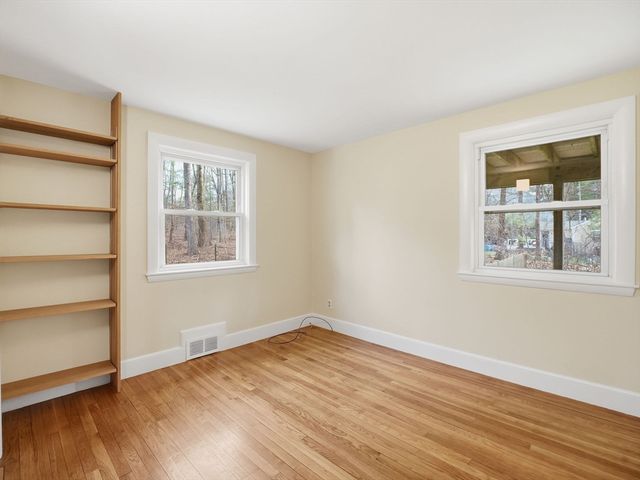 45 Campmeeting Rd, Topsfield, MA 01983