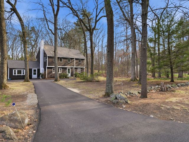 45 Campmeeting Rd, Topsfield, MA 01983