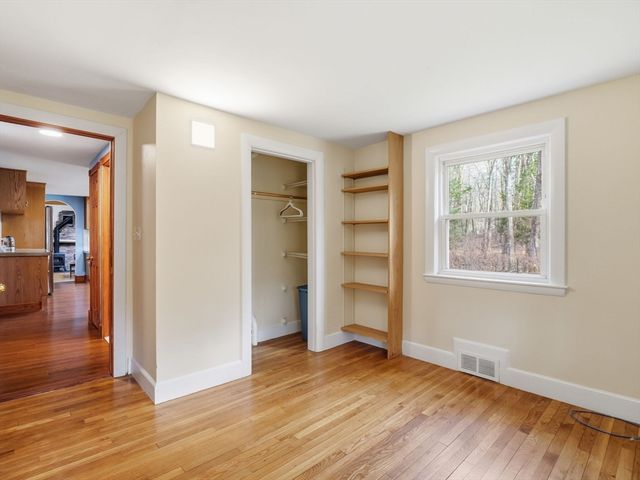 45 Campmeeting Rd, Topsfield, MA 01983