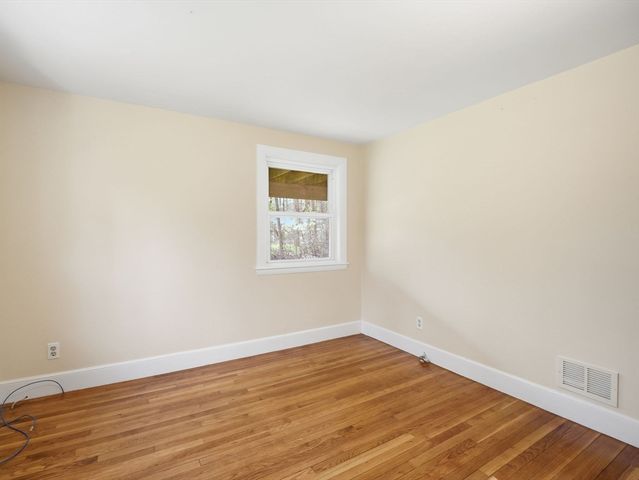 45 Campmeeting Rd, Topsfield, MA 01983