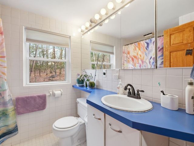 45 Campmeeting Rd, Topsfield, MA 01983