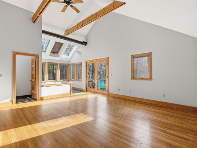 45 Campmeeting Rd, Topsfield, MA 01983