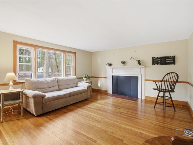 45 Campmeeting Rd, Topsfield, MA 01983