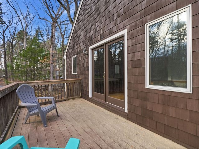 45 Campmeeting Rd, Topsfield, MA 01983