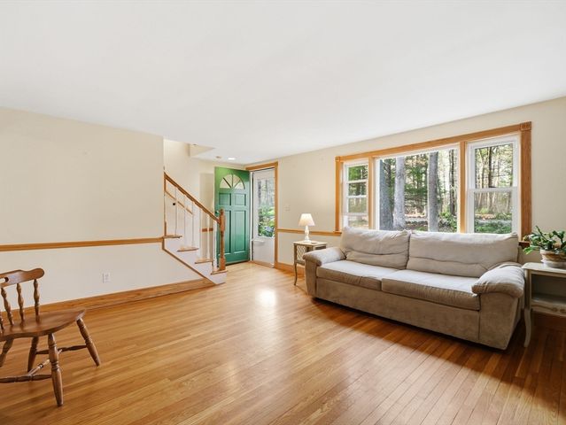 45 Campmeeting Rd, Topsfield, MA 01983