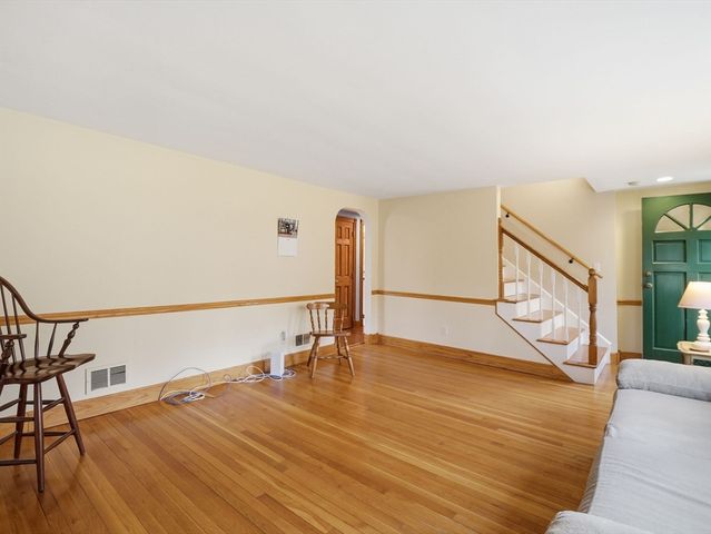 45 Campmeeting Rd, Topsfield, MA 01983